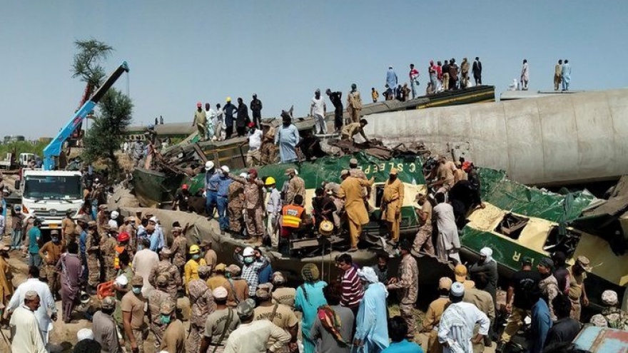 Vụ tai nạn tàu cao tốc ở Pakistan: Số người chết tăng lên 62